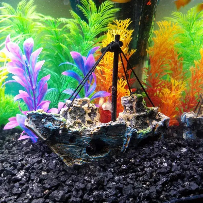 TAILSOFHOME Vintage Aquarium Shipwreck Resin Boat Decoration